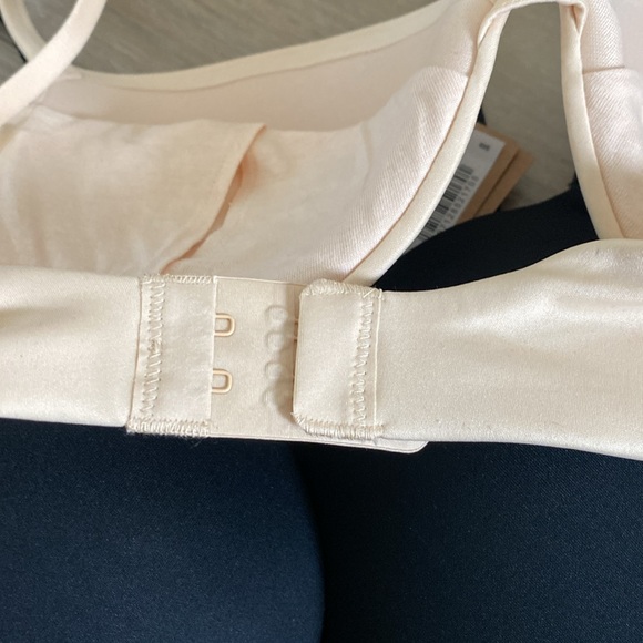 SKIMS Plunge Bra 36B (Set of two) - Picture 6 of 6